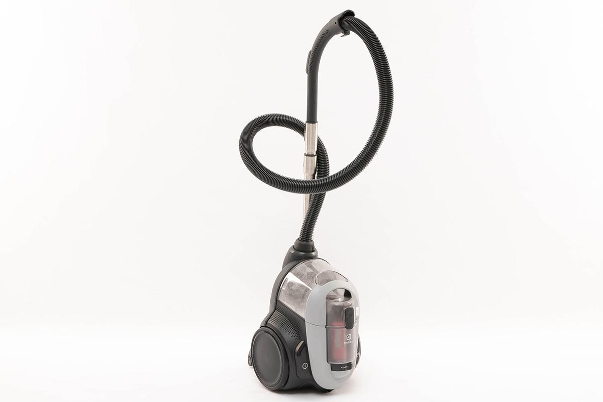 Electrolux UltimateHome 700 Bagless EFC71622GG - Corded vacuum cleaners ...