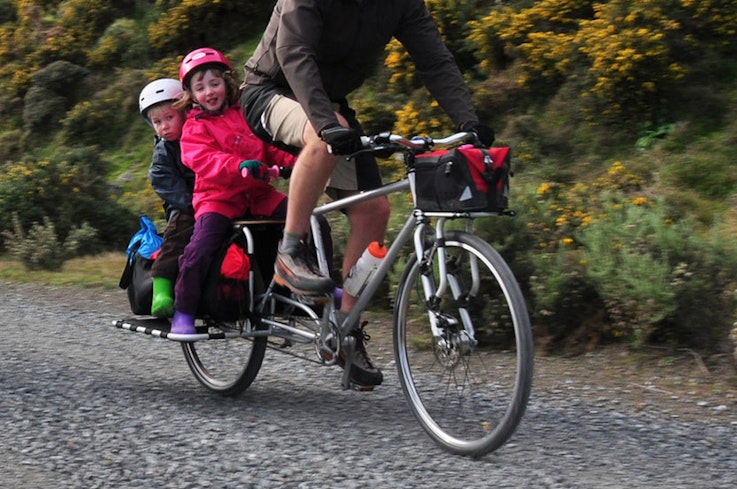 18sep kids on bikes longtail