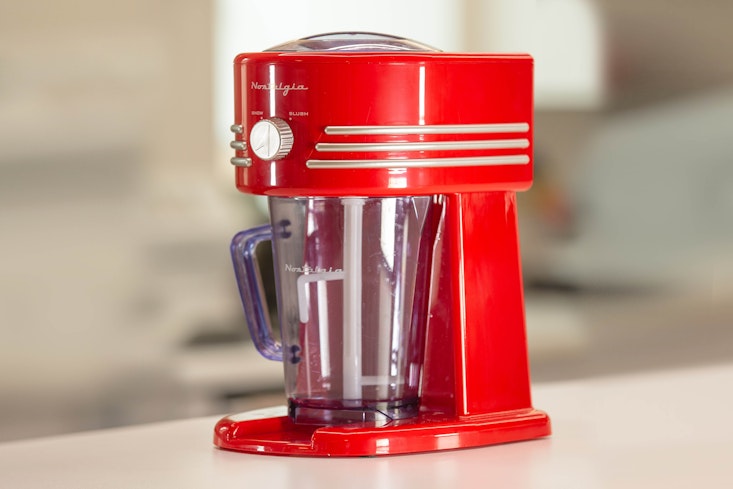 Slushy machine width