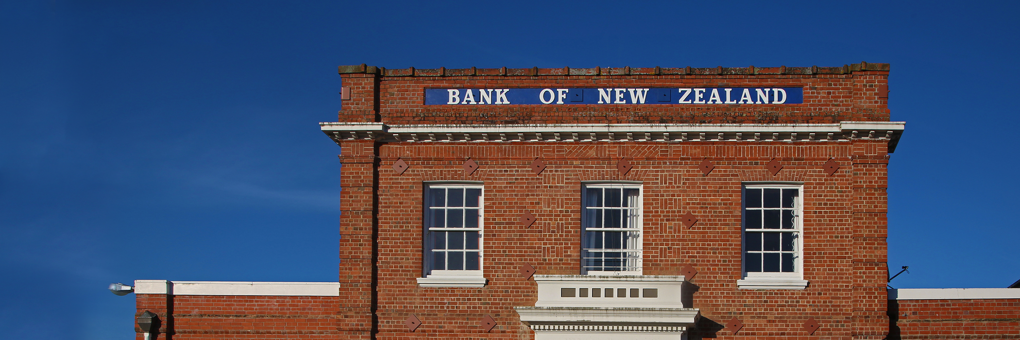 Old building hosting the Bank of New Zealand in Winton, South Island.