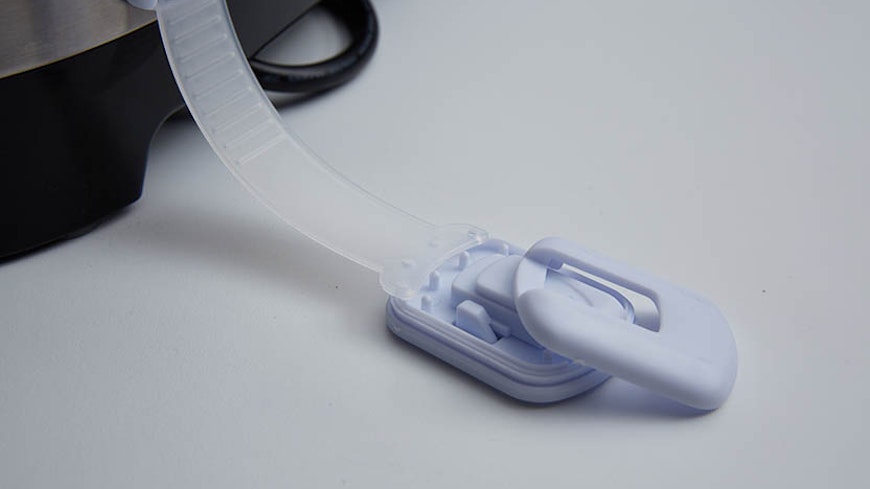 Shake safe strap lock