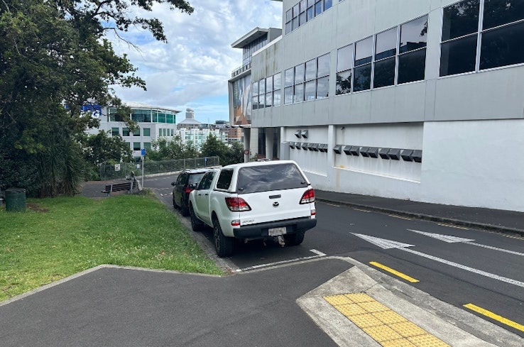 Hardinge st. 2 width