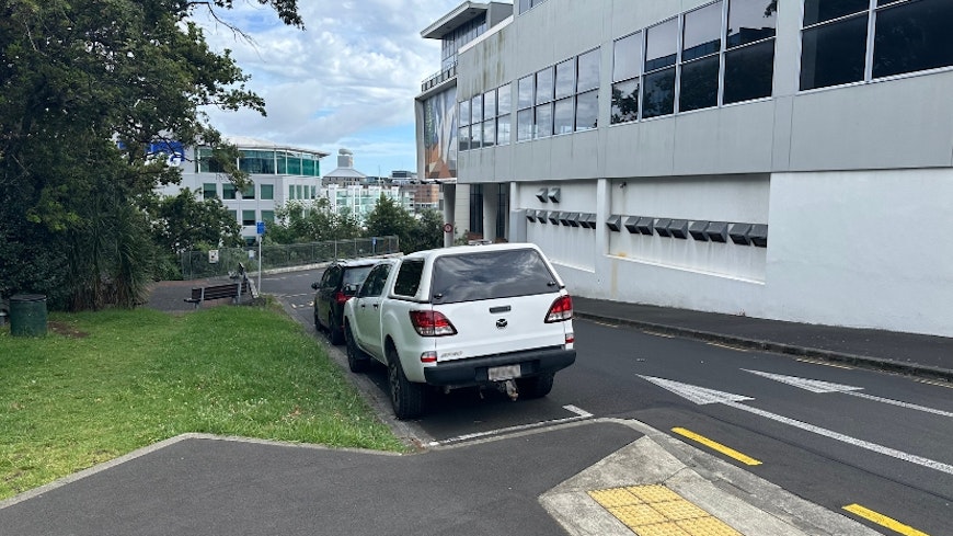 Hardinge st. 2 width