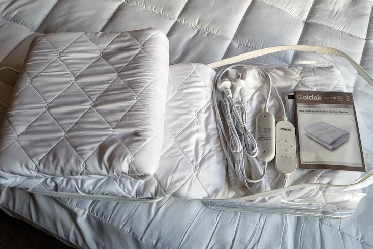 Goldair blanket photo width