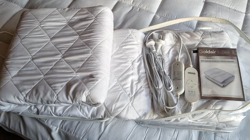 Goldair blanket photo width