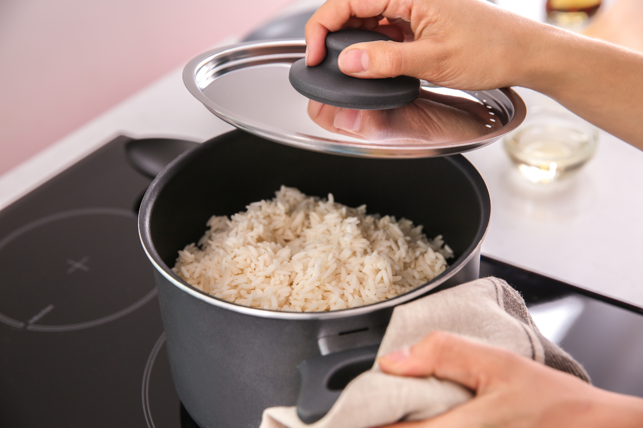 Cooking rice – cooktop vs rice cooker, which is better?