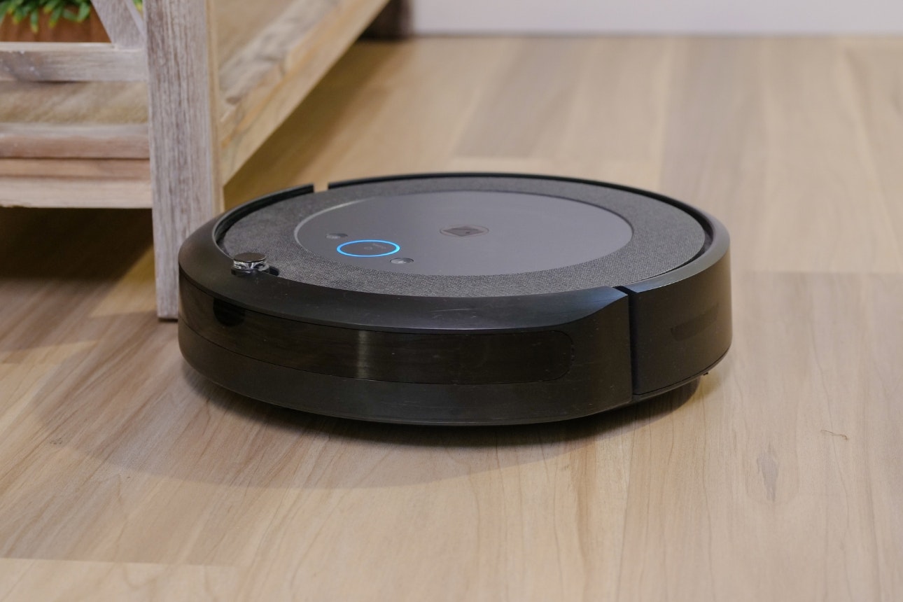 Robot vacuum.