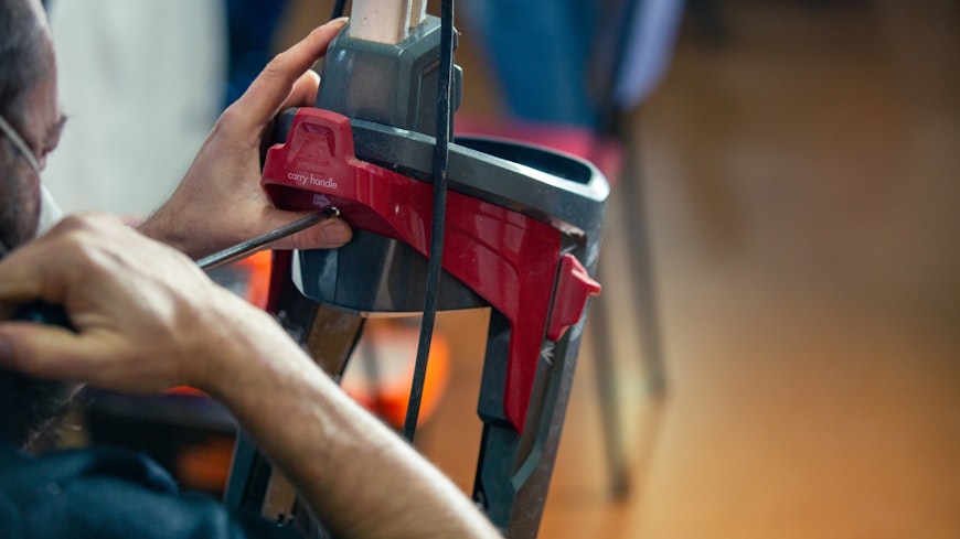 Stick vac repairability width