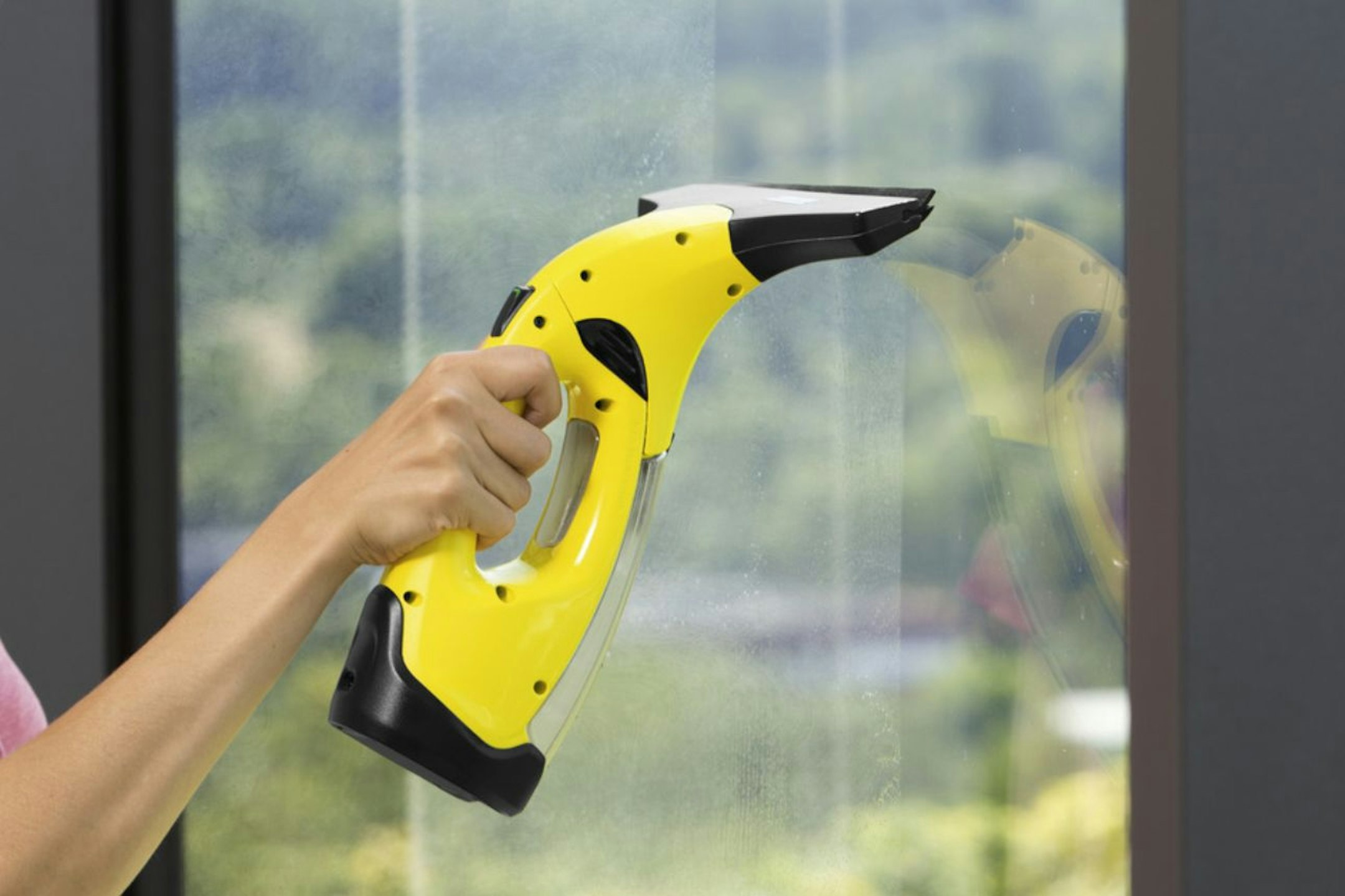 How to dismantle and repair a broken window vacuum