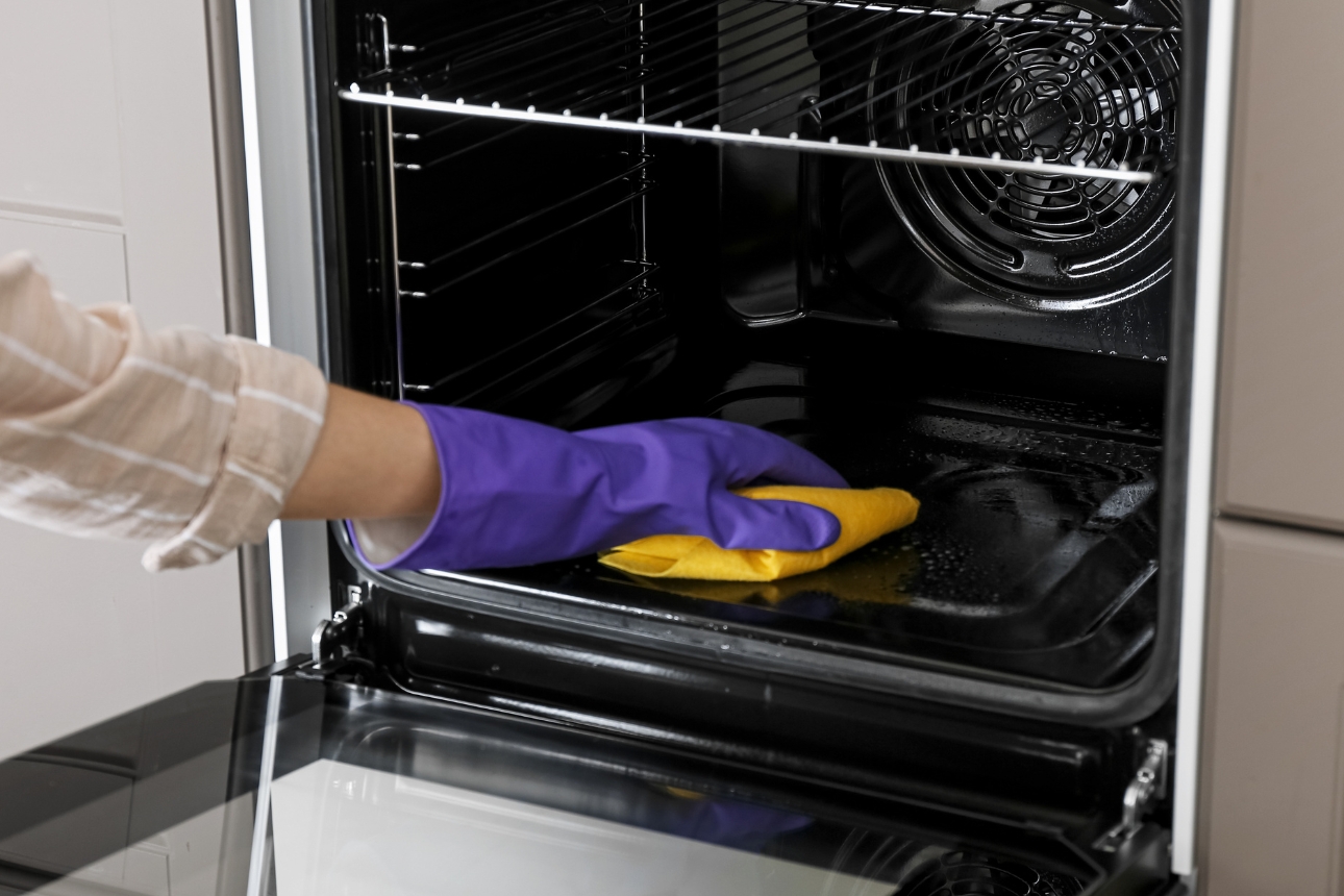 Cleaning oven width