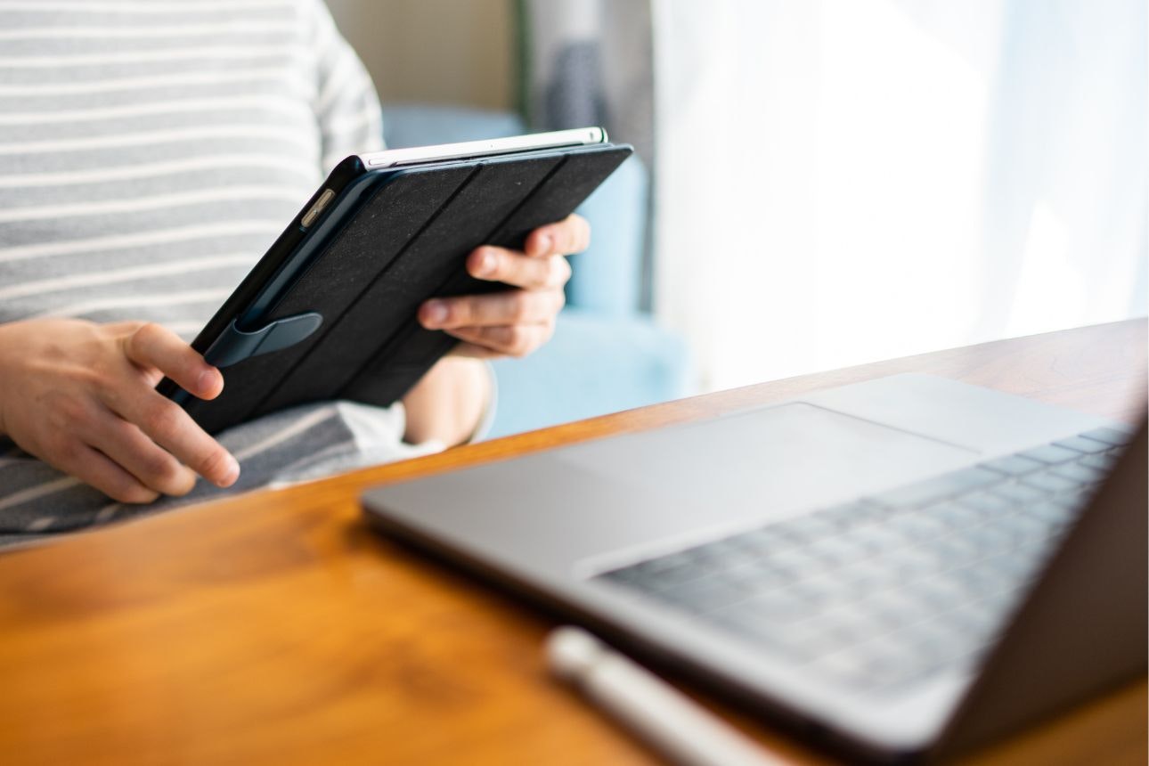 Image of a laptop and tablet