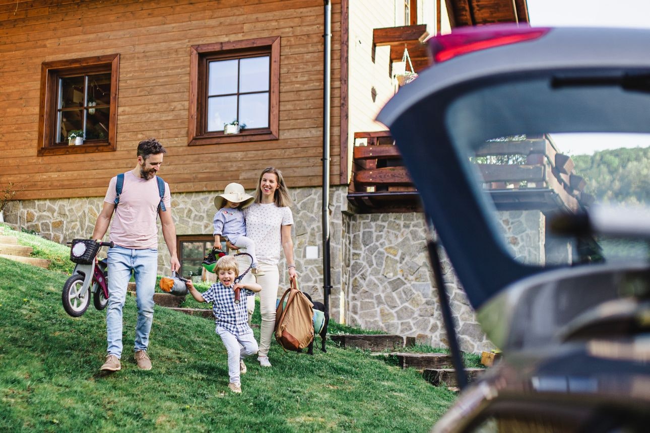 Photo of family getting ready for a road trip