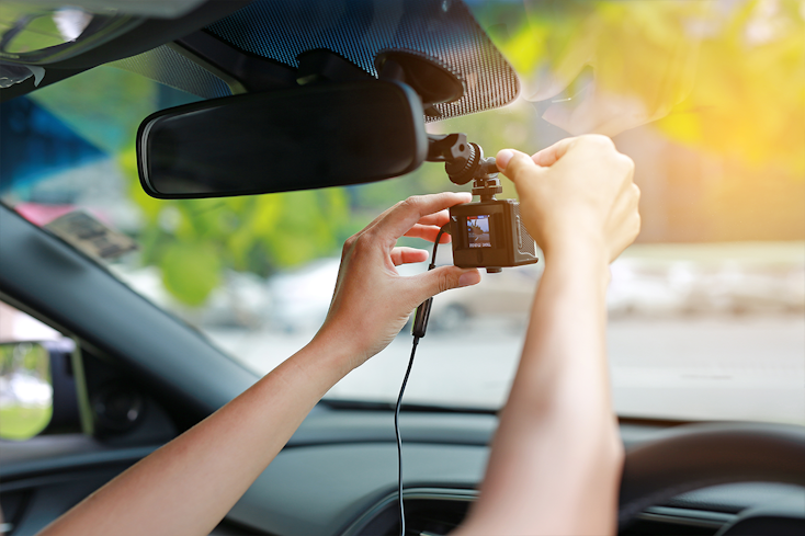 Dashcam mounted to wind screen
