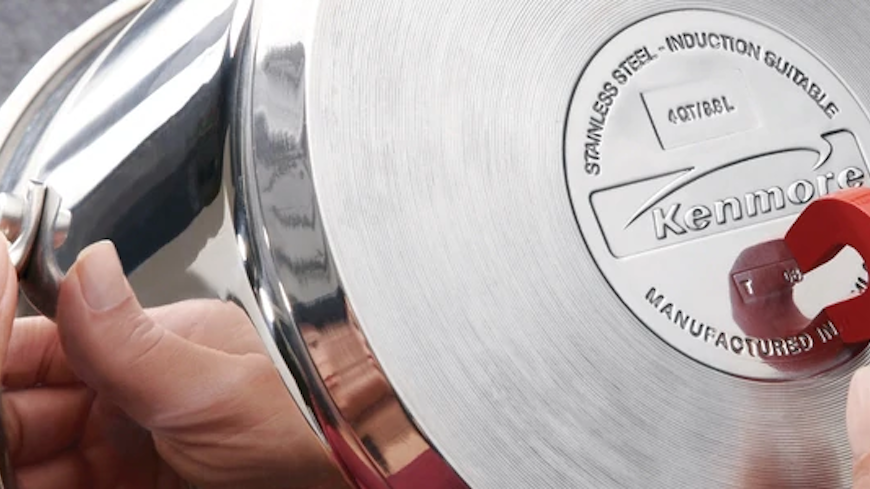 Induction pan with magnet.