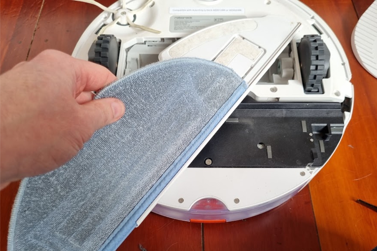 Image of a robot vacuum mop