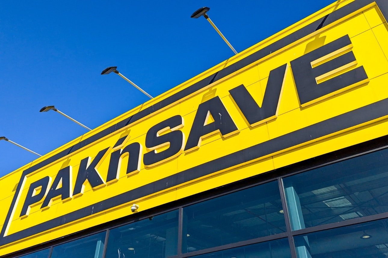 Pak'nSave sign.