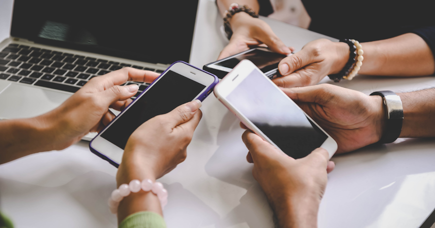Phones social